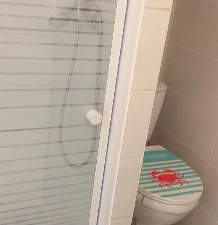 Maisonnette Au Bord De L'etang Port