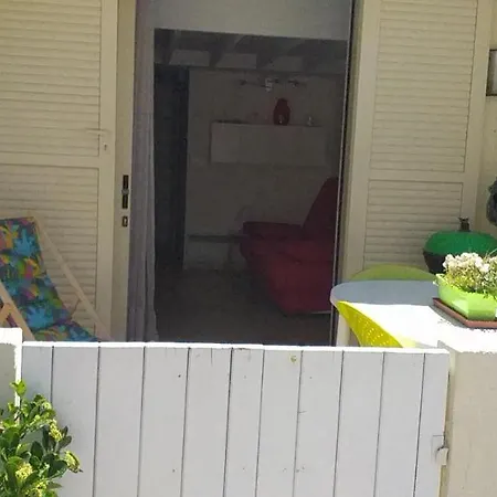 בית נופש Maisonnette Au Bord De L'etang Port *