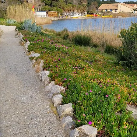 Maisonnette Au Bord De L'etang Port Casa vacanze