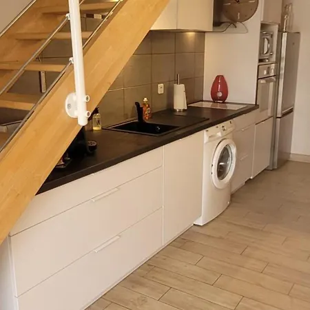 Maisonnette Au Bord De L'etang Port * לאוקאט