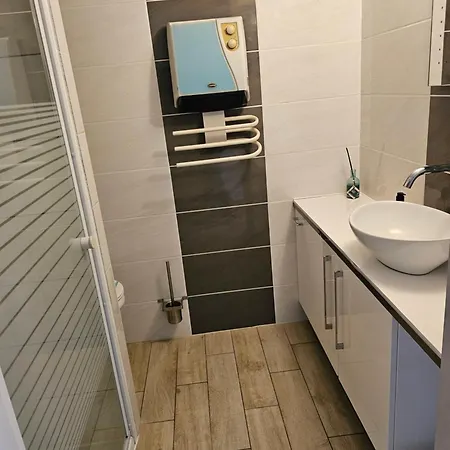 Maisonnette Au Bord De L'etang Port בית נופש לאוקאט
